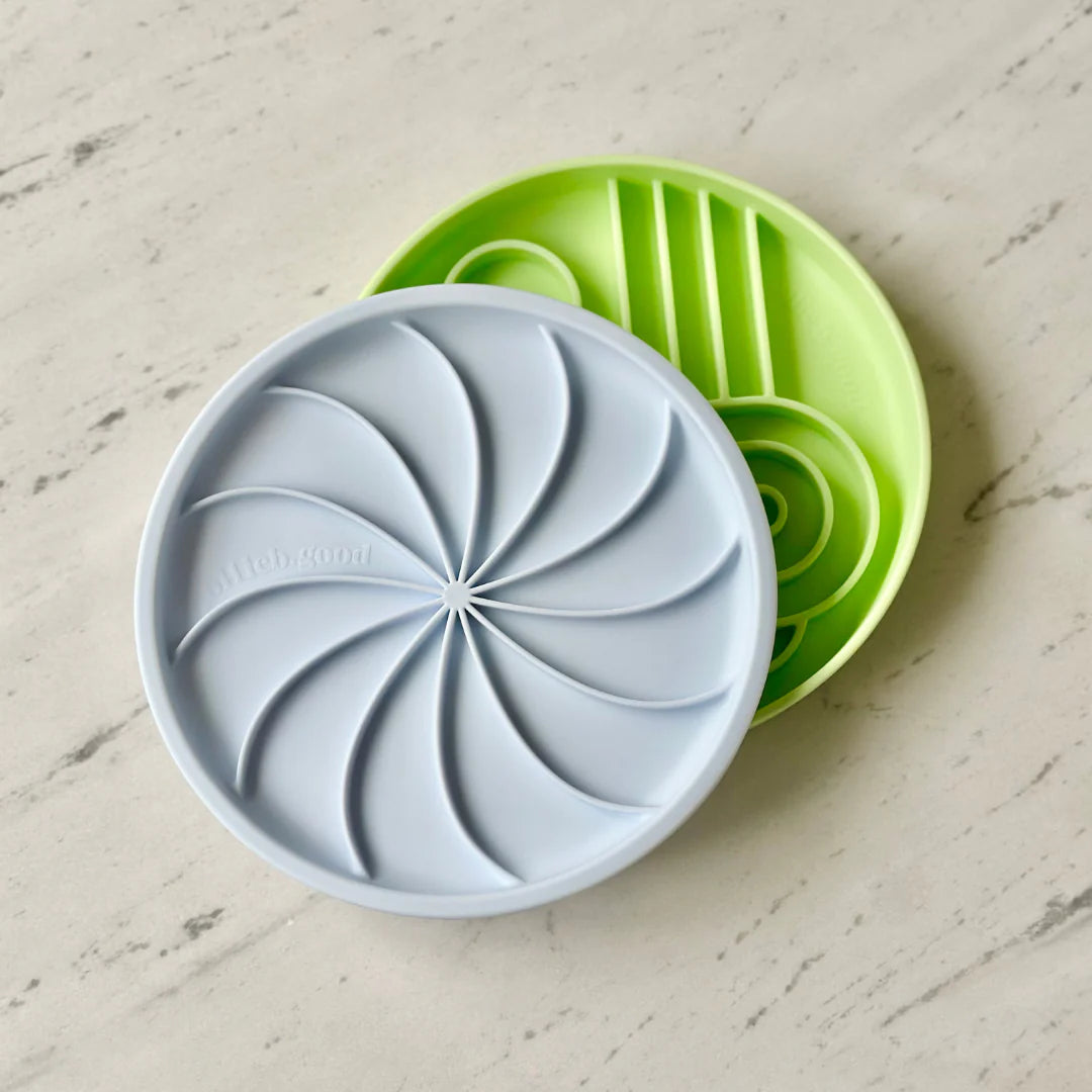 wheelies lick mat & lid | blueberry