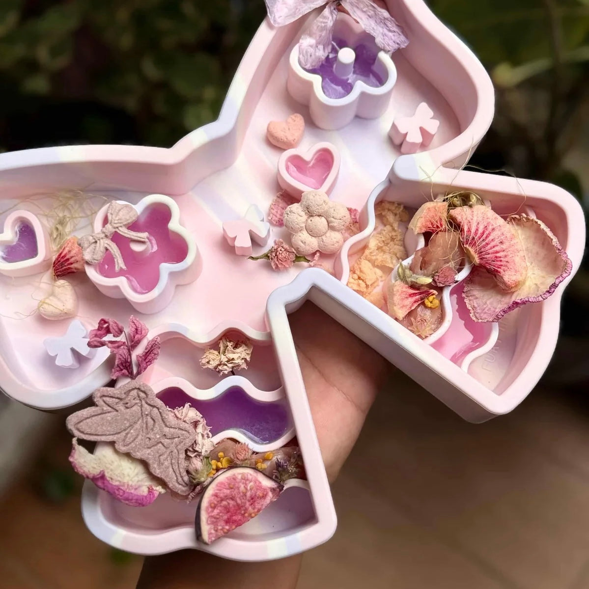 coquette forage feeder in unicorn sorbet