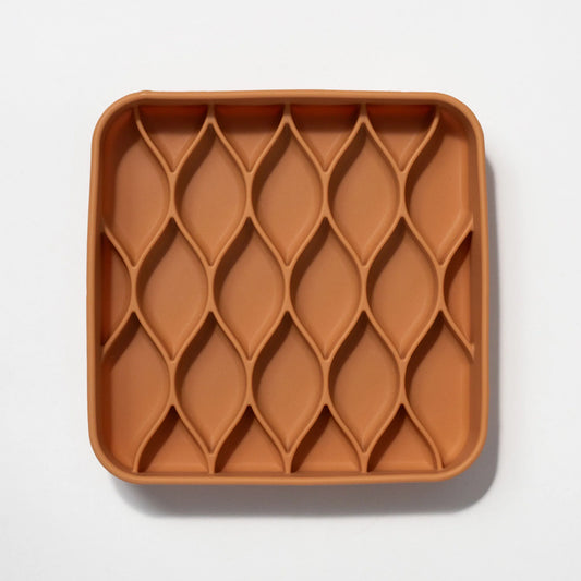 argyle slow feeder bowl (nutmeg)