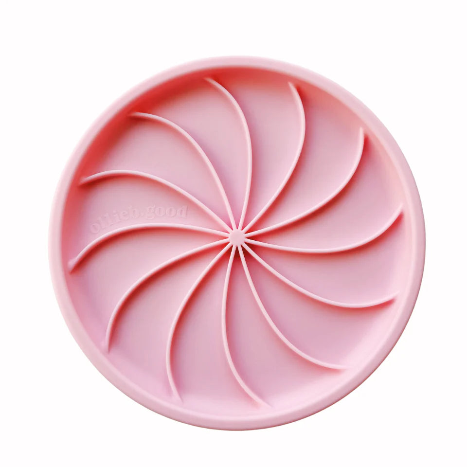 wheelies lick mat & lid | strawberry